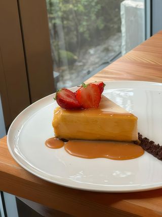 Kremowy sernik z białą czekoladą 