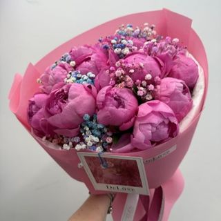 Bukiet z piwonii i hipsówki