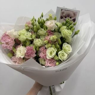 Bukiet z różowych i białych eustom