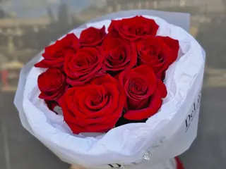 Bukiet czerwonych róż w opakowaniu  9 szt