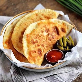 Czebureki z mięsem wieprzowym 4szt.