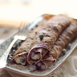 Naleśniki czekoladowe z serem i rodzynkami 4szt.