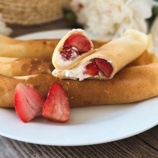 Naleśniki słodkie z serem i truskawkami 4szt.