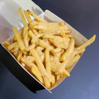 Pyry z sosem serowym