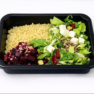 Sałatka Bulgur z burakiem i fetą