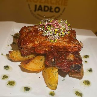 Żeberka wieprzowe w sosie pomidorowym 