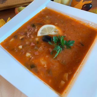 Solianka zupa mięsna 