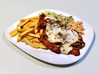 Kotlet schabowy zapiekany z serem i pieczarkami