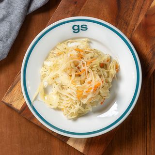 Surówka z kiszonej kapusty