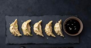 Pierożki gyoza z jabłkiem 6 szt.