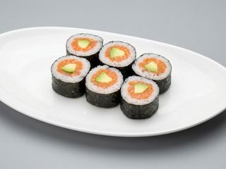 Futomaki łosoś 8 szt