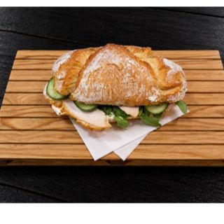 Kanapka z kurczakiem i avocado