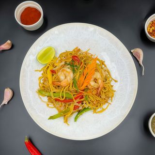 Egg noodle prawns