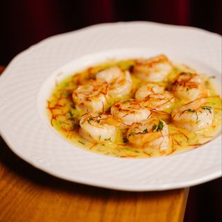 Krewetki w sosie z białego wina 