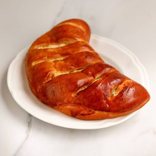 Drożdżówka z twarogiem i rodzynkami