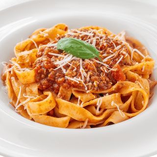 Tagliatelle z ragu wołowym i parmezanem