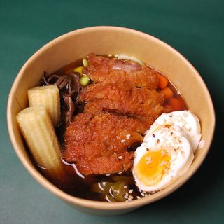 Ramen z wieprzowina BBQ 