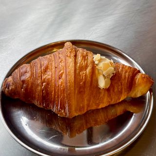 Croissant biała czekolada-marakuja
