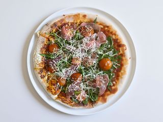 Pizza Rucola parmezan