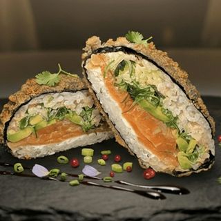 SUSHI BURGER Z ŁOSOSIEM