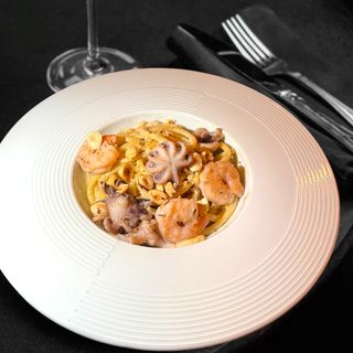 Tagliatelle z krewetkami i małymi ośmiorniczkami