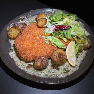 Sznycel drobiowy z sosem beurre blanc