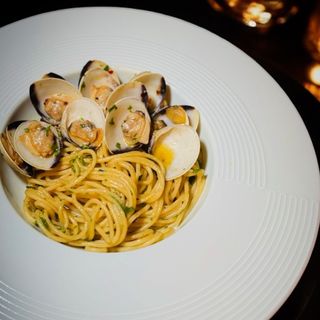 Makaron ‘aglio e olio’ z małżami