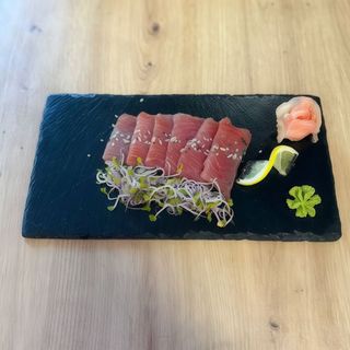 Sashimi tuńczyk