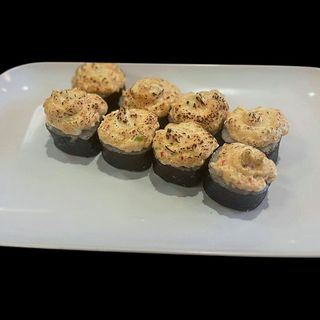 Pieczony roll z czapką krabową