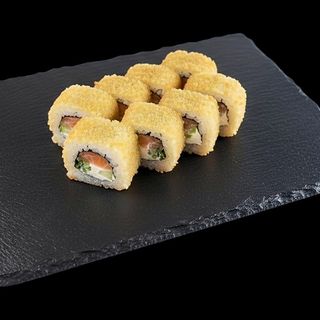 Roll z łososiem w tempurze