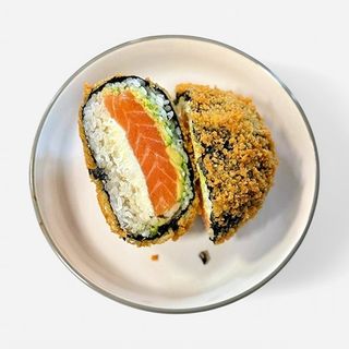 Burger Sushi z surowym łososiem