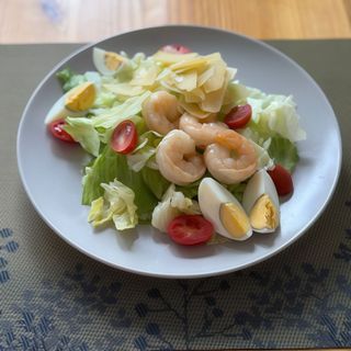 Sałatka Cesar z krewetkami