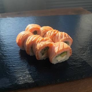 Gold Roll – opalany łosoś