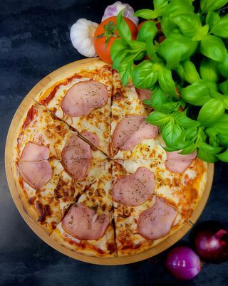 3. Pizza Szybka 50cm