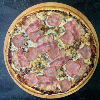 31. Pizza Boczek na śliwce 50cm