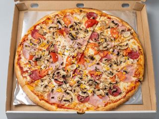 18. Pizza Rodzinna 33cm