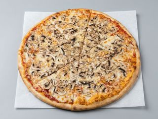 2. Pizza Pieczarkowa 50cm
