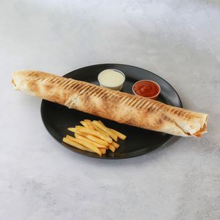 Mega rollo kebab z frytkami