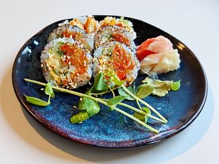 Futomaki łosoś pieczony