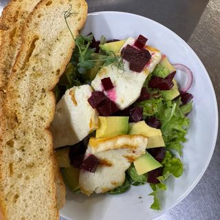 Sałatka z halloumi
