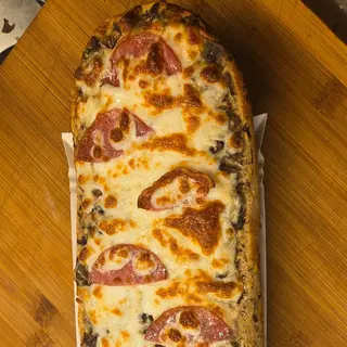 Zapiekanka z salami