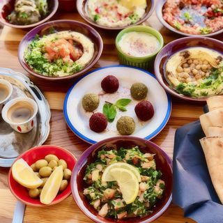 SHISH TAWOOK Z RYŻEM (SZASZŁYKI Z KURCZAKA)