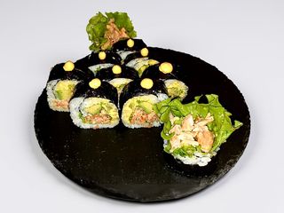 Futomak Hokku z smażonym łososiem 8szt  