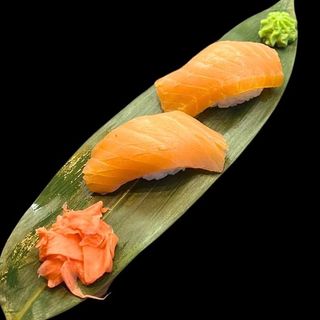 Nigiri wędzony łosoś