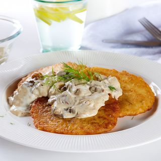 Placki ziemniaczane z sosem pieczarkowym