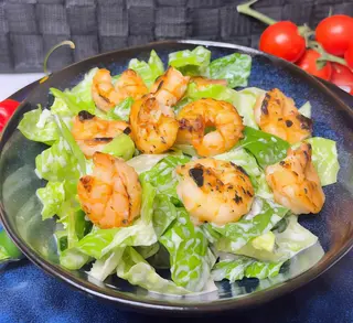 Cesar Salad z krewetkami