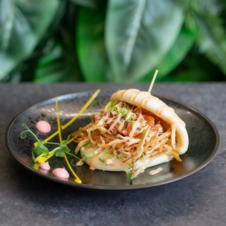 Z łososiem i warzywami w tempurze