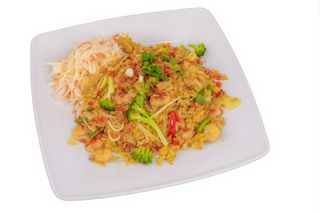 Ryż smażony po tajsku z krewetkami koktajlowymi