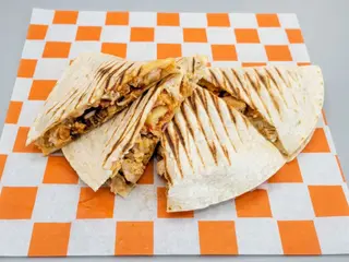 Kurrito Sezonowe (4 grillowane trójkąty z tortilli) 