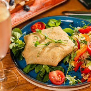 Z szynką i pomidorem